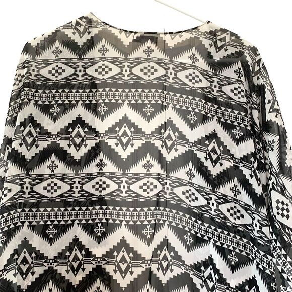 Charming Charlie Sheer Open Front Kimono Wrap Black/White Aztec Print Size L - Picture 5 of 5